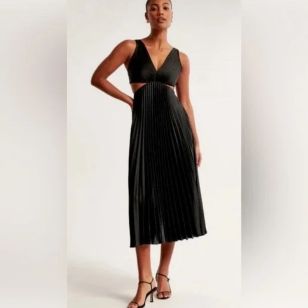 Abercrombie & Fitch A&F Satin V Neck Pleated Cut Out Maxi Dress Black